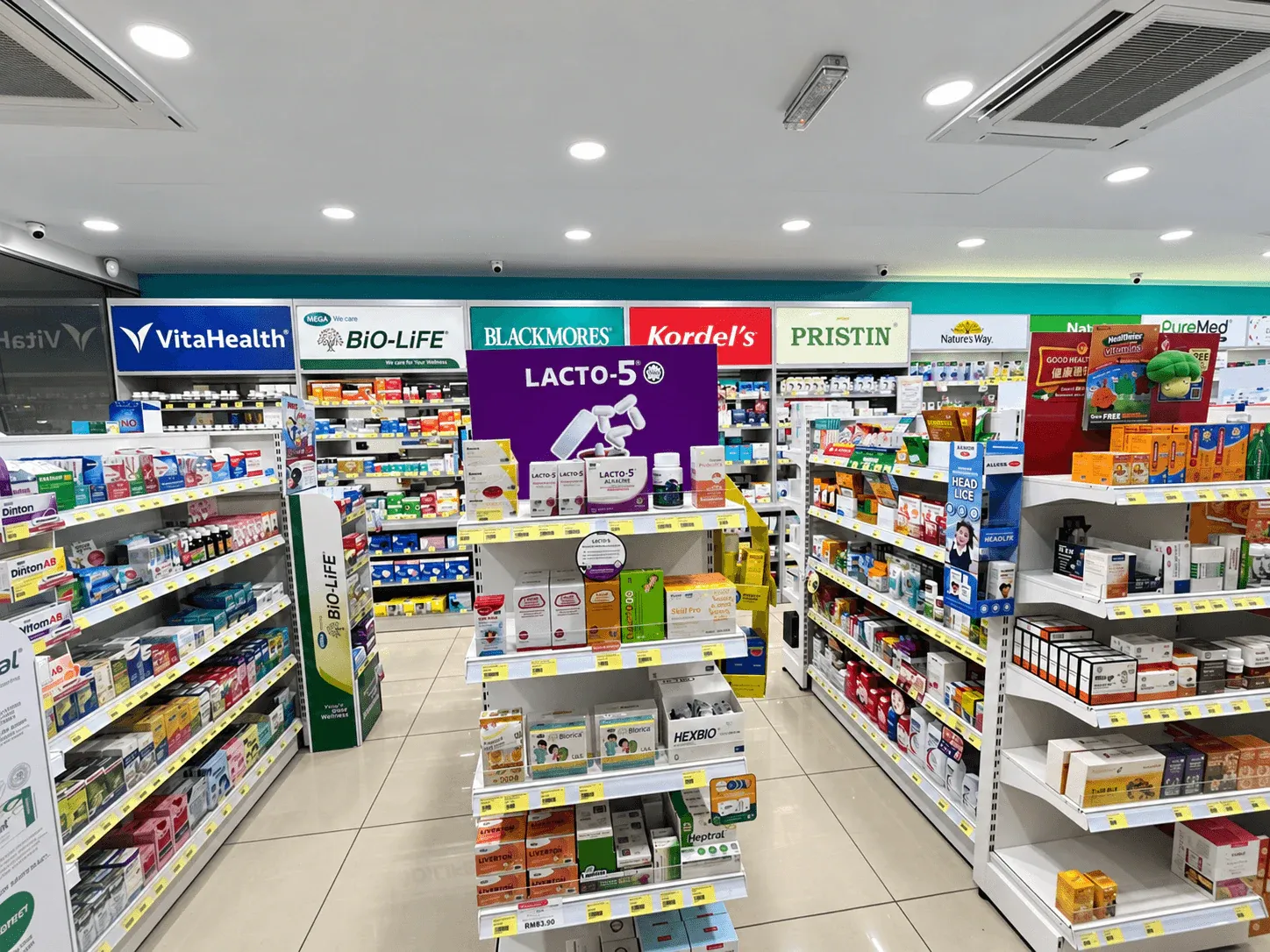 Product shelves inside the Cheng Utama branch