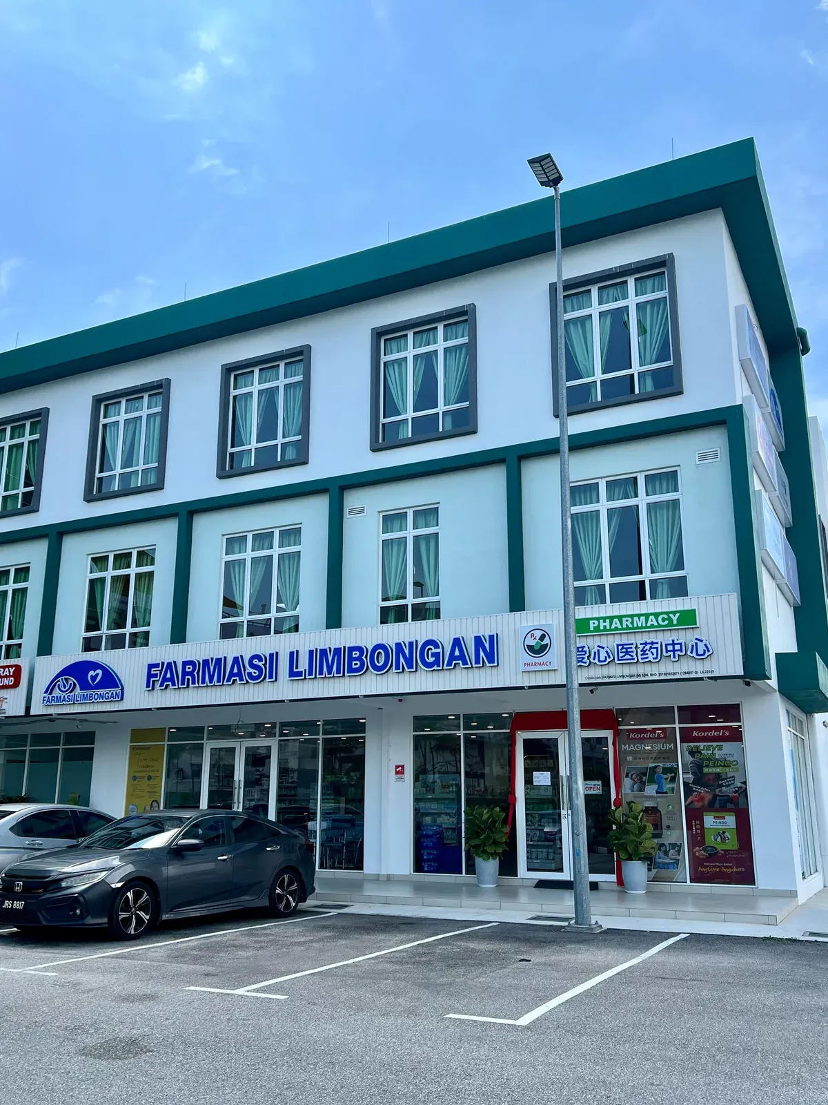 Farmasi Limbongan Kota Laksamana branch exterior